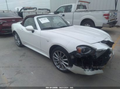 18 Fiat 124 Spider Lusso Red Top Edition For Auction Iaa