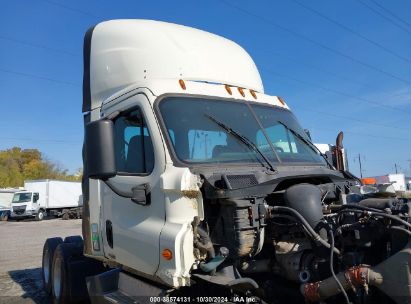 Lot #2996528865 2016 FREIGHTLINER CASCADIA 125