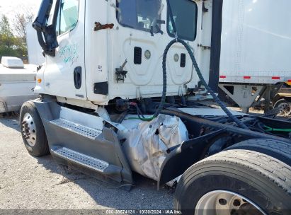 Lot #2996528865 2016 FREIGHTLINER CASCADIA 125