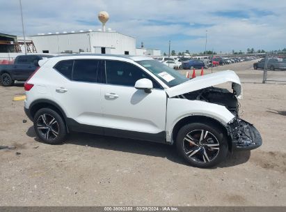 Lot #3050084474 2023 VOLVO XC40 B5 PLUS BRIGHT THEME