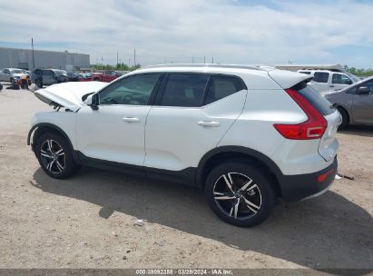 Lot #3050084474 2023 VOLVO XC40 B5 PLUS BRIGHT THEME