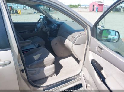 Lot #2992833531 2004 TOYOTA SIENNA LE