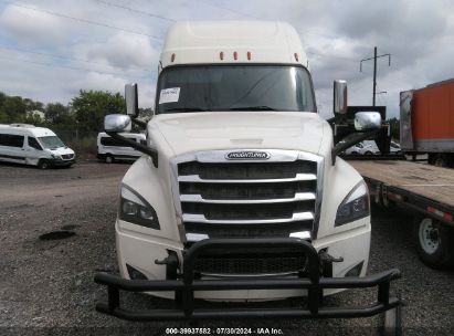 Lot #3047438402 2019 FREIGHTLINER NEW CASCADIA 126