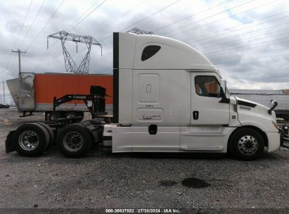 Lot #3047438402 2019 FREIGHTLINER NEW CASCADIA 126