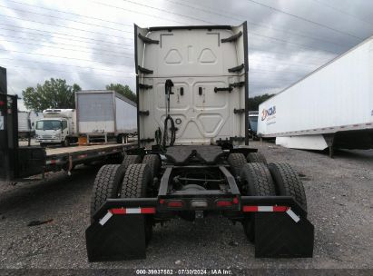 Lot #3047438402 2019 FREIGHTLINER NEW CASCADIA 126