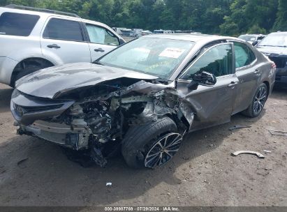 Lot #2997779434 2020 TOYOTA CAMRY SE AWD