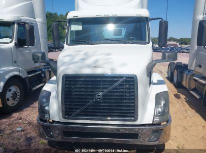 Lot #2992831351 2018 VOLVO VNL