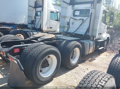 Lot #2992831351 2018 VOLVO VNL