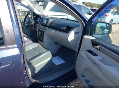 Lot #3037550387 2009 VOLKSWAGEN ROUTAN SEL