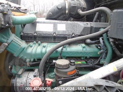 Lot #2992831028 2018 VOLVO VNL