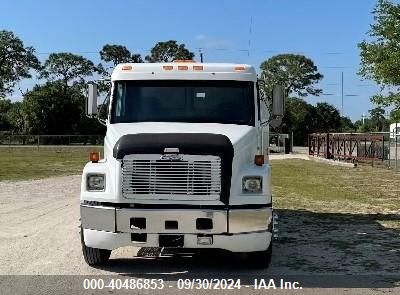 Lot #2992830600 2000 FREIGHTLINER MEDIUM CONVENTIONAL FL70