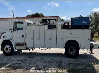 Lot #2992830600 2000 FREIGHTLINER MEDIUM CONVENTIONAL FL70