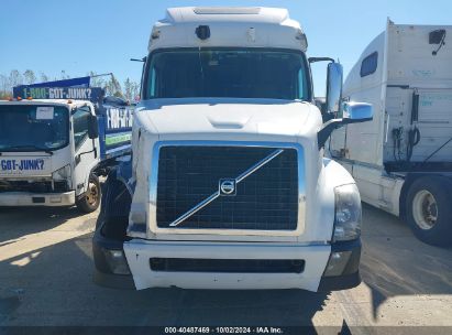 Lot #2992830597 2015 VOLVO VN VNL