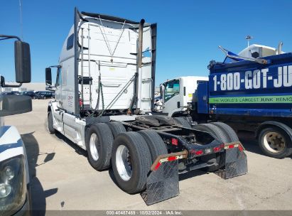 Lot #2992830597 2015 VOLVO VN VNL