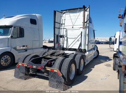 Lot #2992830597 2015 VOLVO VN VNL