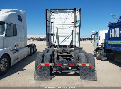 Lot #2992830597 2015 VOLVO VN VNL