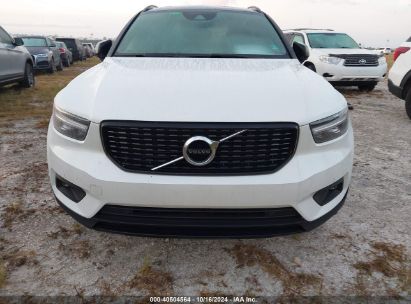 Lot #2995284457 2021 VOLVO XC40 T4 R-DESIGN