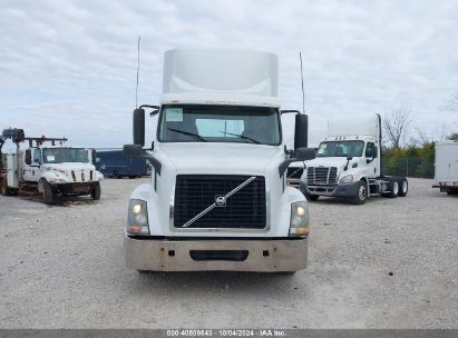 Lot #2992830502 2016 VOLVO VN VNL