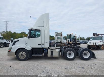 Lot #2992830502 2016 VOLVO VN VNL