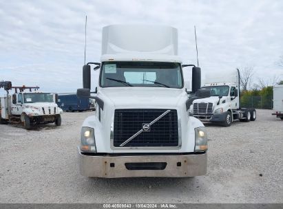 Lot #2992830502 2016 VOLVO VN VNL