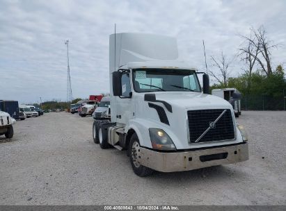 Lot #2992830502 2016 VOLVO VN VNL