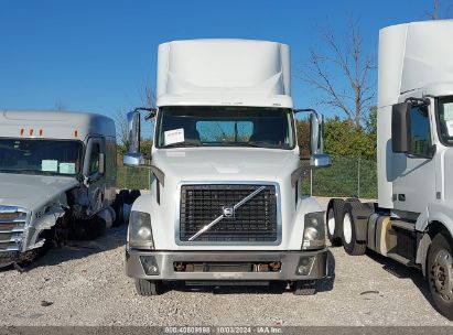 Lot #2992830492 2017 VOLVO VNL