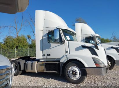 Lot #2992830492 2017 VOLVO VNL