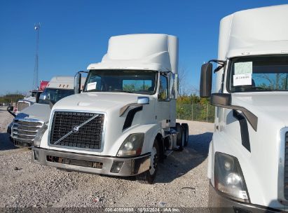 Lot #2992830492 2017 VOLVO VNL