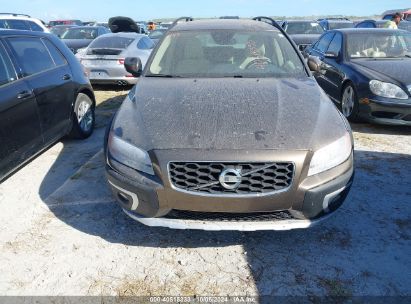 Lot #2995300577 2015 VOLVO XC70 T5 PREMIER