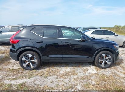 Lot #2992825622 2023 VOLVO XC40 B5 PLUS BRIGHT THEME