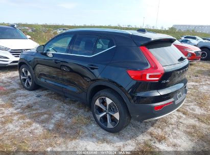 Lot #2992825622 2023 VOLVO XC40 B5 PLUS BRIGHT THEME