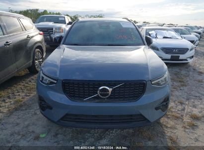 Lot #2995283809 2023 VOLVO XC40 B5 PLUS DARK THEME