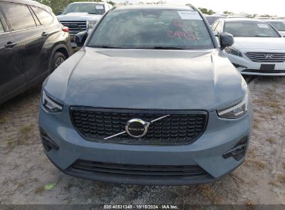 Lot #2995283809 2023 VOLVO XC40 B5 PLUS DARK THEME