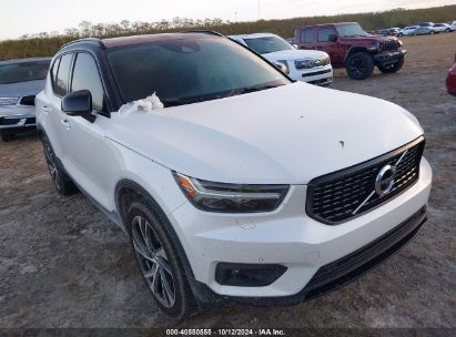 Lot #2995283395 2020 VOLVO XC40 R-DESIGN