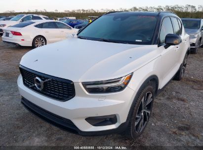 Lot #2995283395 2020 VOLVO XC40 R-DESIGN