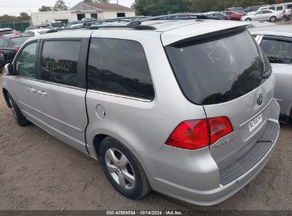 Lot #2995299089 2009 VOLKSWAGEN ROUTAN SEL