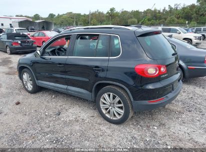 Lot #3035076129 2011 VOLKSWAGEN TIGUAN SE