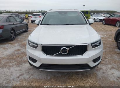 Lot #2992823911 2021 VOLVO XC40 T4 MOMENTUM