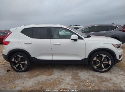 Lot #2992823911 2021 VOLVO XC40 T4 MOMENTUM