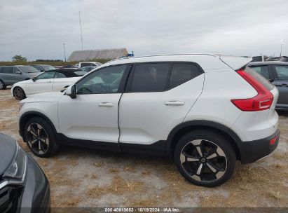 Lot #2992823911 2021 VOLVO XC40 T4 MOMENTUM