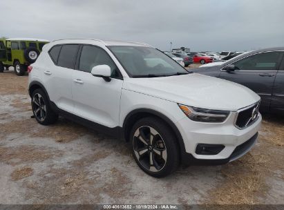 Lot #2992823911 2021 VOLVO XC40 T4 MOMENTUM