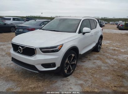 Lot #2992823911 2021 VOLVO XC40 T4 MOMENTUM