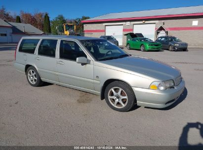 Lot #2992823903 2000 VOLVO V70 SE