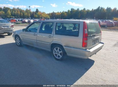 Lot #2992823903 2000 VOLVO V70 SE