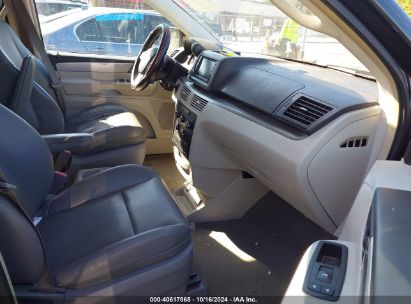 Lot #2996536424 2011 VOLKSWAGEN ROUTAN SE