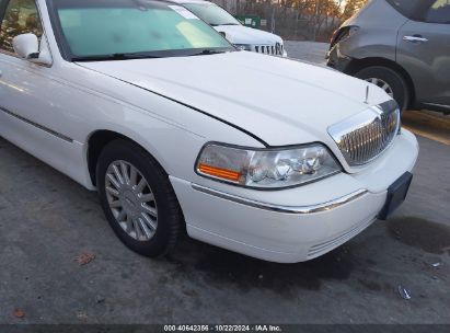 Lot #2995298046 2005 LINCOLN TOWN CAR SIGNATURE