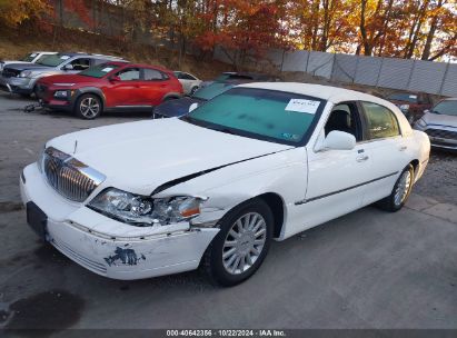 Lot #2995298046 2005 LINCOLN TOWN CAR SIGNATURE