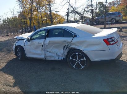 Lot #2992823026 2015 FORD TAURUS SHO