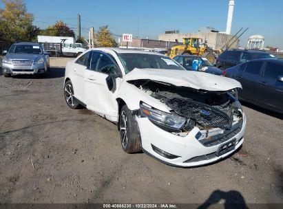 Lot #2992823026 2015 FORD TAURUS SHO