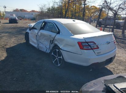 Lot #2992823026 2015 FORD TAURUS SHO